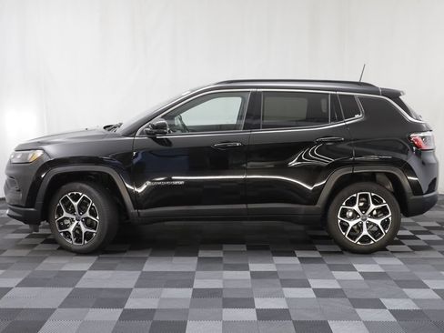 Used 2025 Jeep Compass Limited AWD/4WD image 4