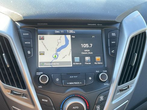 Used 2017 Hyundai Veloster Value Edition image 21