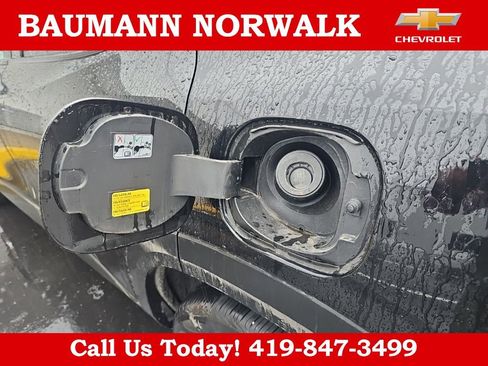 Used 2025 Chevrolet Trax LS w/ LS Convenience Package FWD image 17