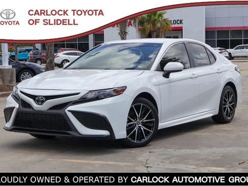 Used 2024 Toyota Camry SE FWD image 1