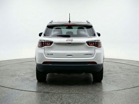 Used 2025 Jeep Compass Latitude AWD/4WD image 7