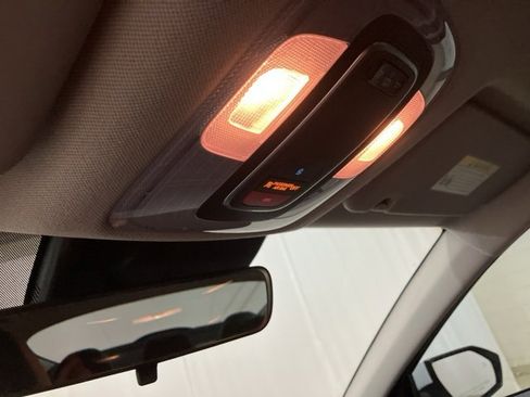 Used 2022 Hyundai Elantra Blue image 18