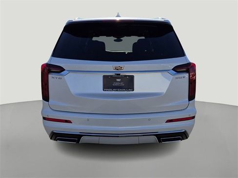 New 2025 Cadillac XT6 Luxury image 3