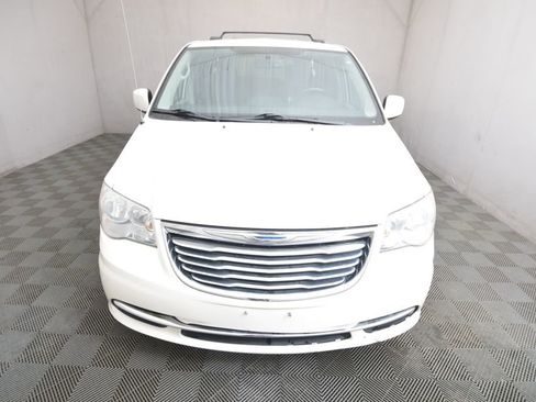 Used 2012 Chrysler Town & Country Touring image 2