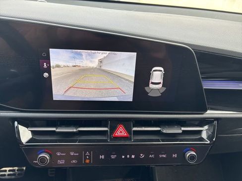 Used 2023 Kia Niro EX Touring image 17