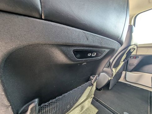 Used 2024 Chrysler Pacifica Touring-L image 37