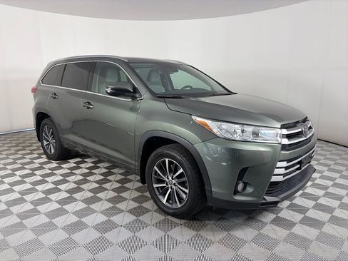 Used 2017 Toyota Highlander XLE w/ Carpet Mat Package AWD/4WD image 1