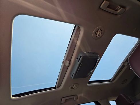 Used 2018 Buick Enclave Avenir FWD image 11