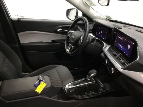 Used 2024 Chevrolet Trax LT w/ Driver Confidence Package image 39
