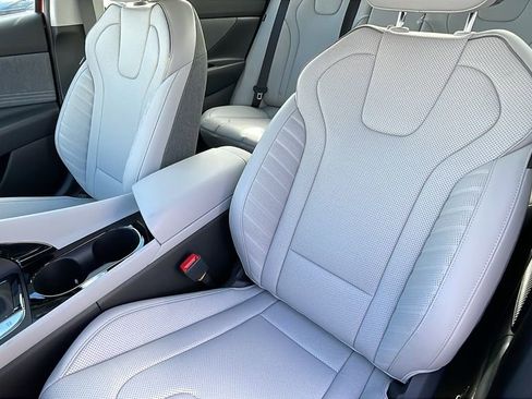 New 2025 Hyundai Elantra Limited image 15