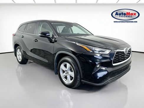 Used 2024 Toyota Highlander LE AWD/4WD image 1