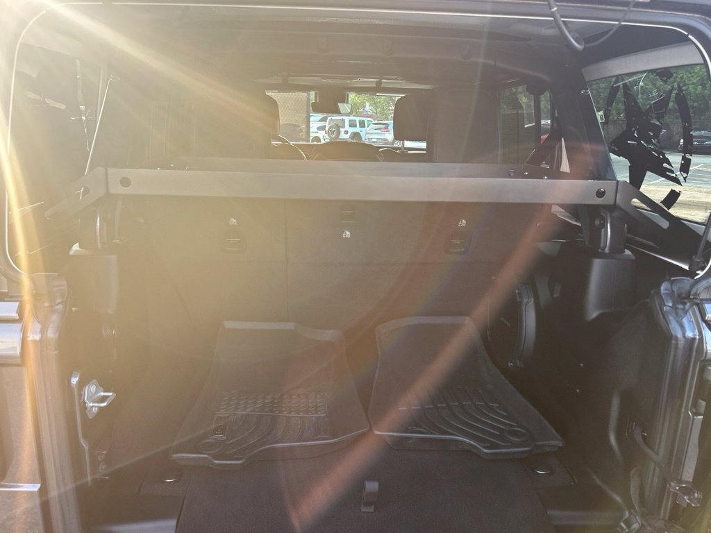 Used 2022 Jeep Wrangler Unlimited Sahara w/ LED Lighting Group AWD/4WD image 31