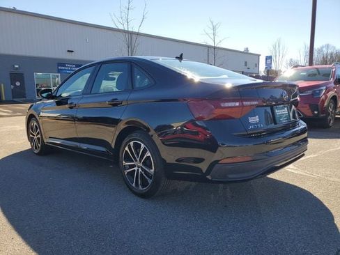 Used 2024 Volkswagen Jetta Sport image 4