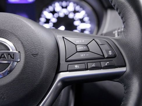 Used 2018 Nissan Rogue SV w/ Premium Package image 26