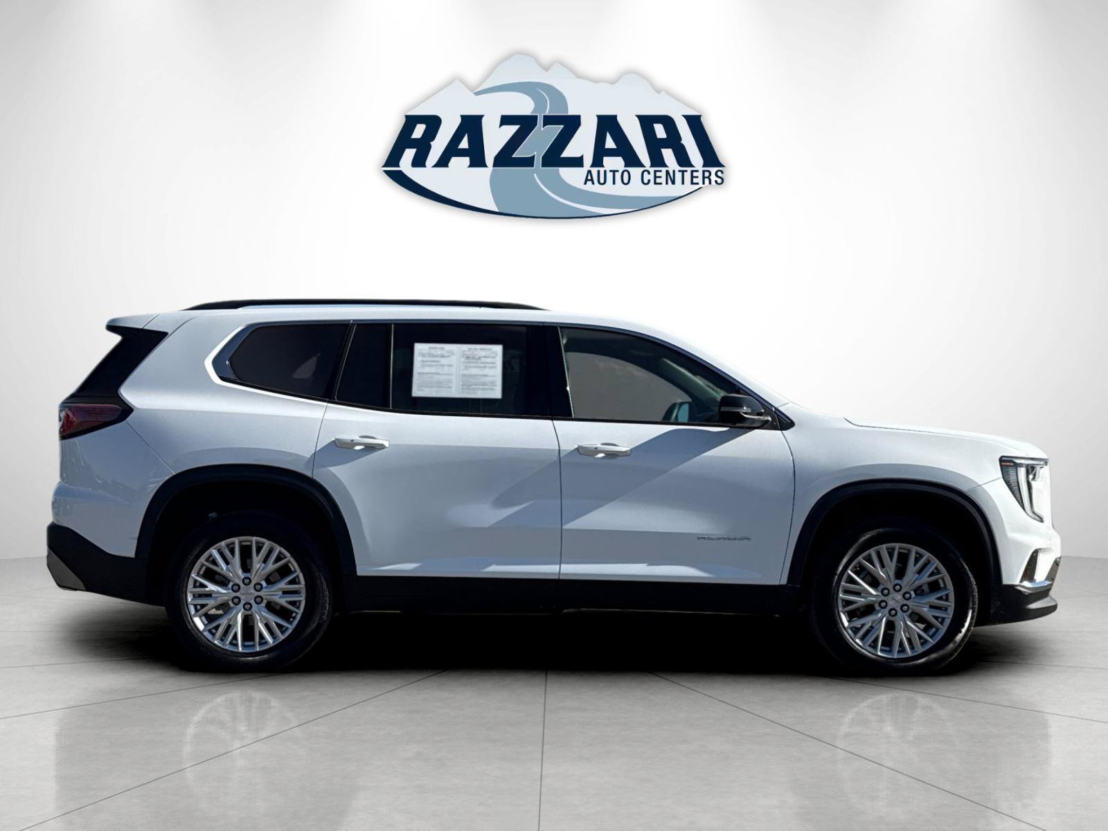 Used 2024 GMC Acadia Elevation AWD/4WD image 2