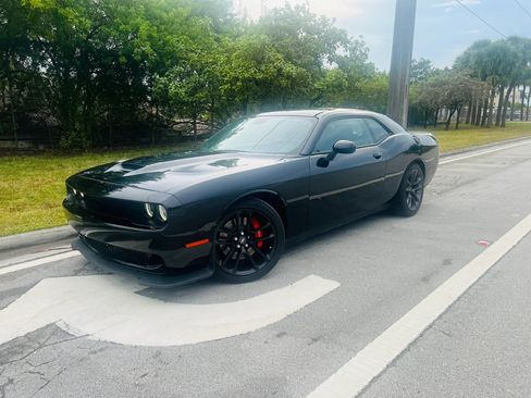 Used 2022 Dodge Challenger R/T Scat Pack RWD image 2