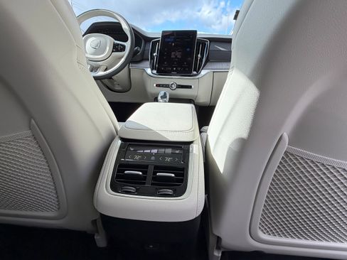 New 2026 Volvo XC90 B6 Ultra w/ Protection Package AWD/4WD image 12