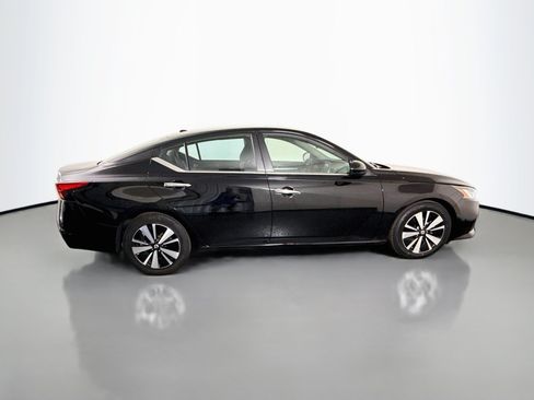 Used 2022 Nissan Altima 2.5 SV FWD image 11