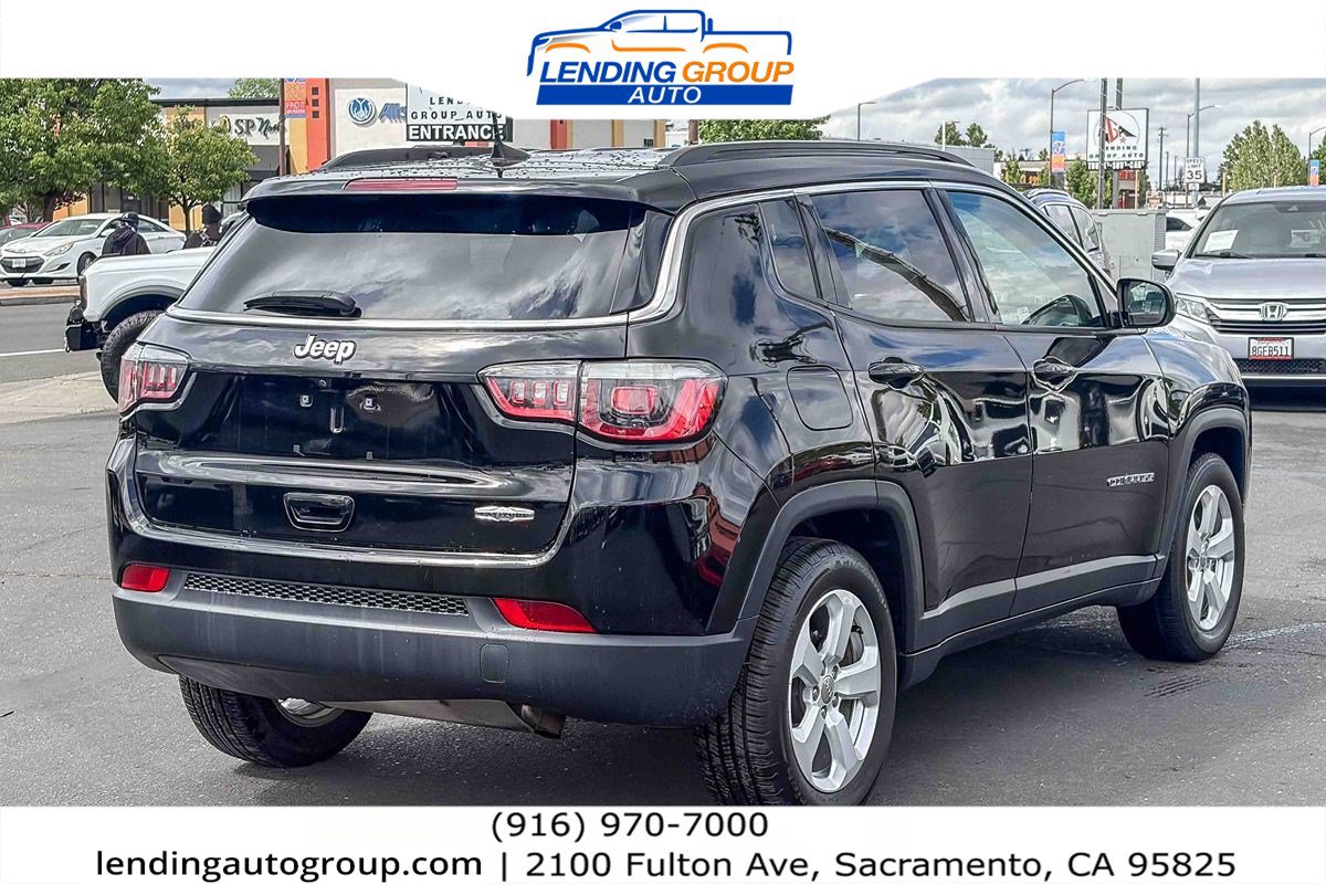 Used 2018 Jeep Compass Latitude w/ Popular Equipment Group FWD image 4