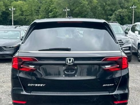 Used 2023 Honda Odyssey Sport image 3