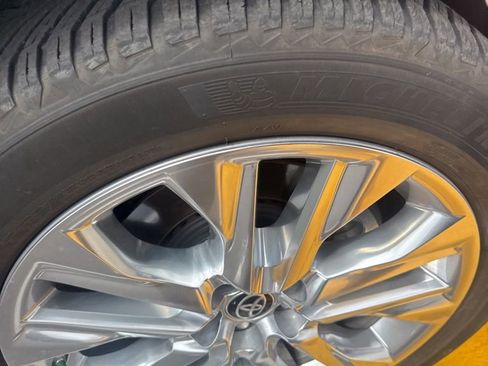 Certified 2021 Toyota Highlander Limited image 8