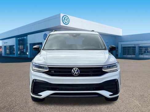 Used 2023 Volkswagen Tiguan SE R-Line FWD image 2
