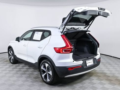 Certified 2025 Volvo XC40 B5 Plus AWD/4WD image 32