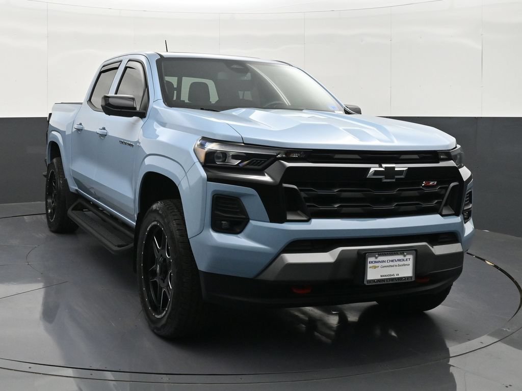 Used 2025 Chevrolet Colorado Z71 w/ Technology Package AWD/4WD image 7