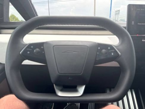 Used 2024 Tesla Cybertruck AWD Crew Cab image 31