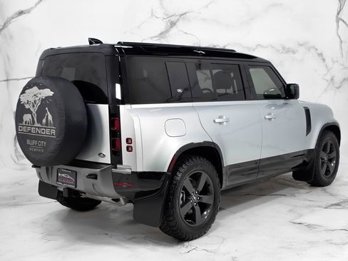 Used 2022 Land Rover Defender 110 X-Dynamic SE AWD/4WD image 13