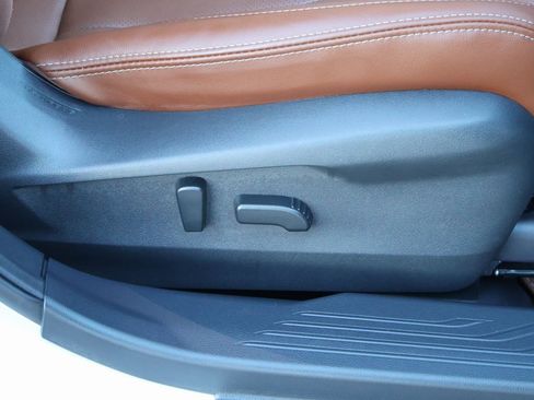 Used 2023 Subaru Outback Touring image 11