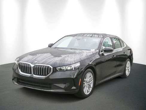 Certified 2024 BMW 530i image 3