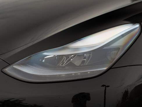 Used 2024 Tesla Model Y Long Range AWD/4WD image 32