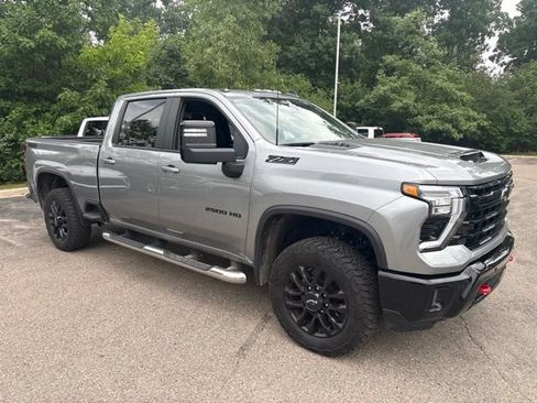 Used 2025 Chevrolet Silverado 2500 LT w/ Trail Boss Package AWD/4WD image 3