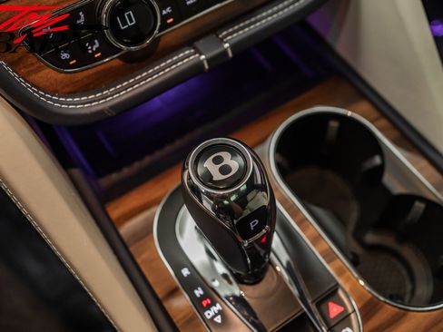 Used 2021 Bentley Bentayga image 46