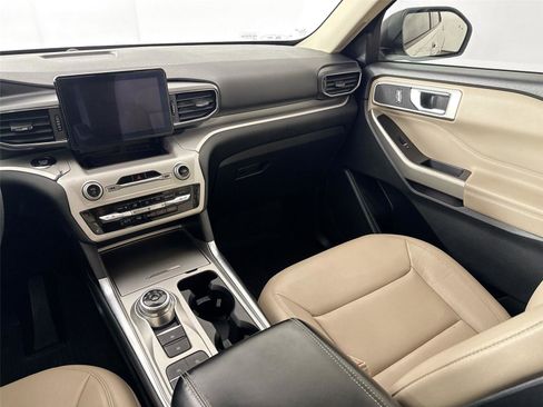 Used 2020 Ford Explorer XLT w/ Equipment Group 202A image 29