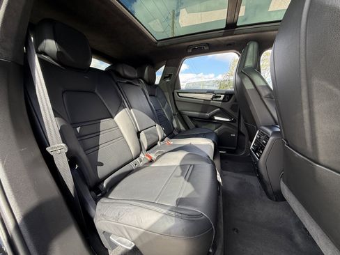 Used 2021 Porsche Cayenne Turbo S image 18