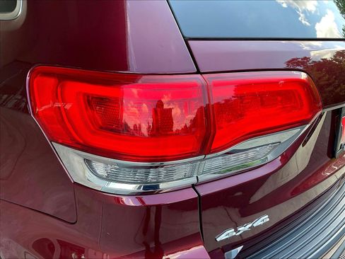 Used 2018 Jeep Grand Cherokee Laredo AWD/4WD image 22