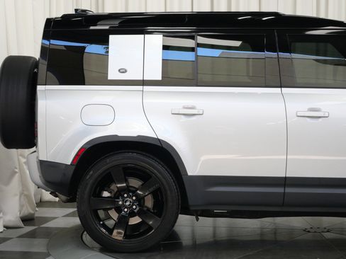 Used 2020 Land Rover Defender 110 First Edition image 32