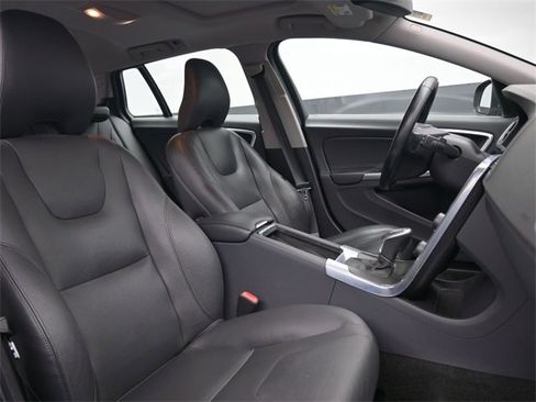 Used 2015 Volvo V60 T5 Premier image 29