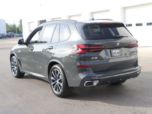 Certified 2026 BMW X5 xDrive50e w/ M Sport Package AWD/4WD image 13