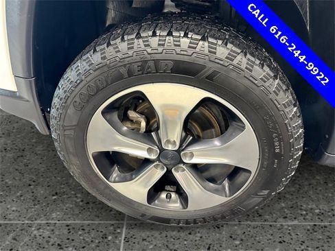 Used 2018 Jeep Compass Latitude w/ Cold Weather Group image 24