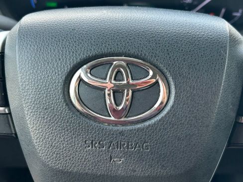 Used 2023 Toyota Sienna XLE FWD image 35
