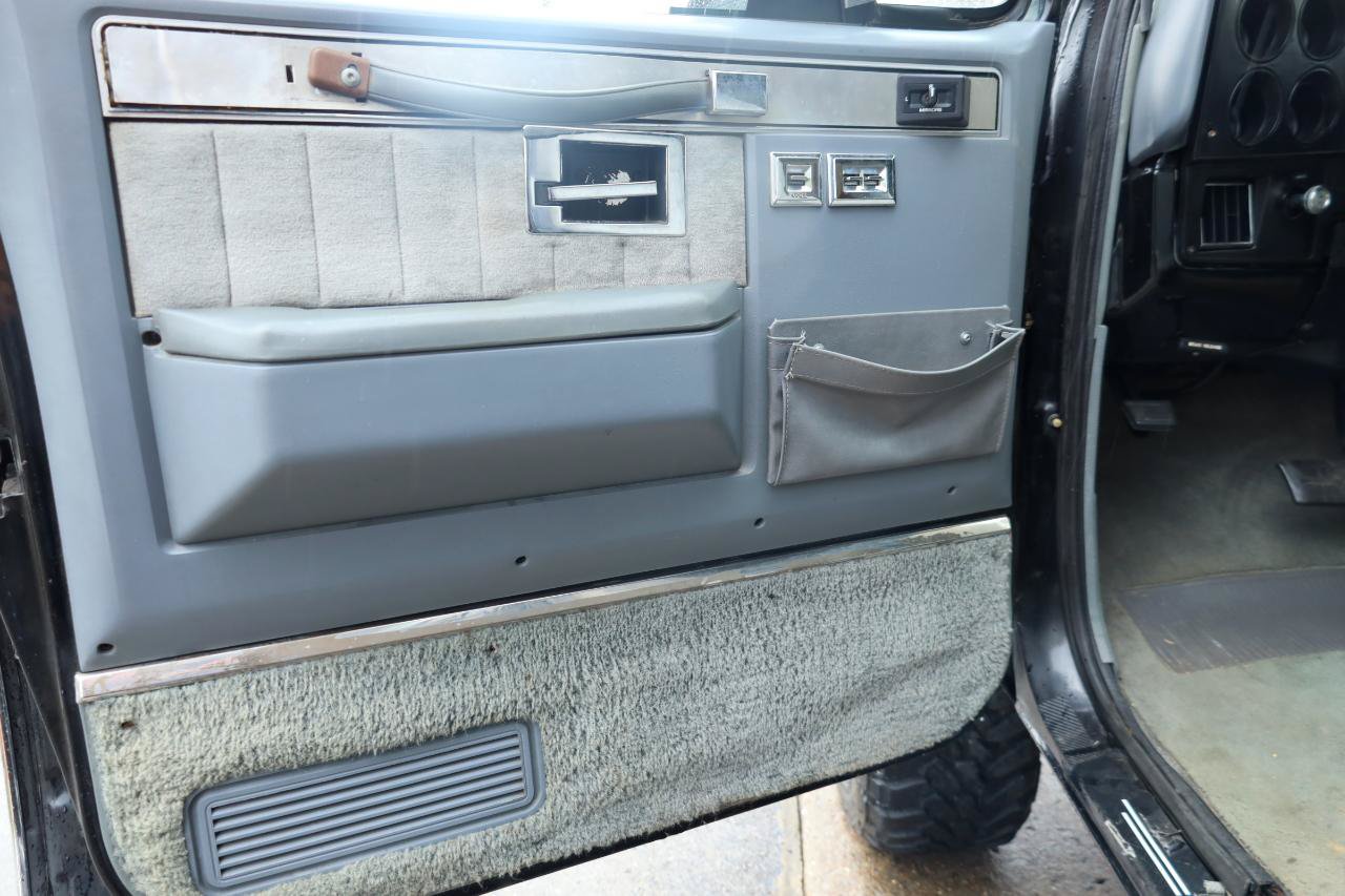 Used 1990 Chevrolet Blazer 4WD image 35