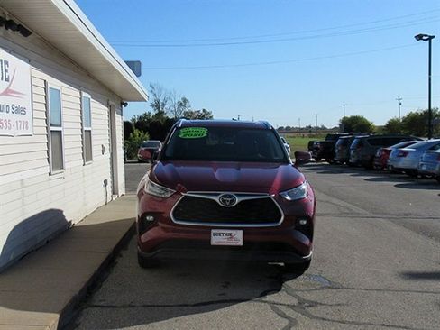 Used 2020 Toyota Highlander XLE image 5