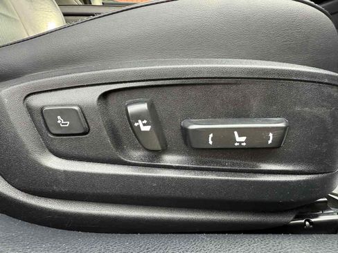 Used 2015 Lexus ES 300h Hybrid image 25