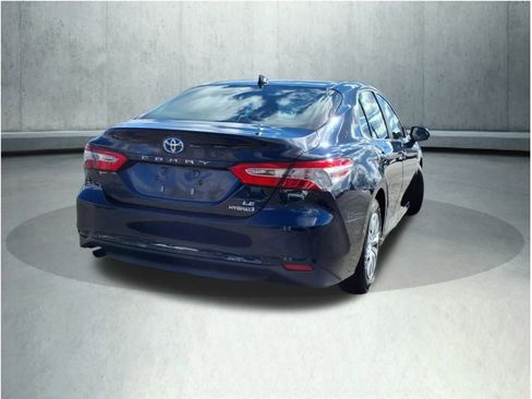 Used 2019 Toyota Camry LE image 10