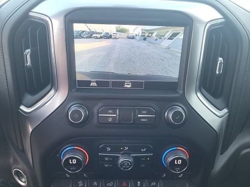 Used 2021 Chevrolet Silverado 1500 LT Trail Boss w/ Convenience Package II AWD/4WD image 3