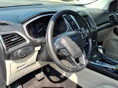 Used 2016 Ford Edge Titanium FWD image 18