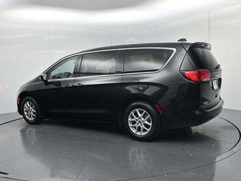 Used 2023 Chrysler Voyager LX FWD image 5